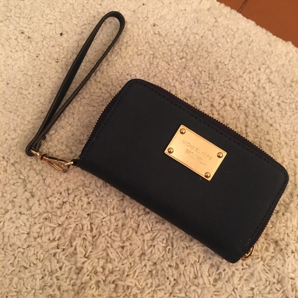 Michael Kors Handbags - Michael Kors Navy Wristlet